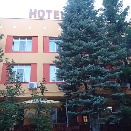 Family Hotel Familya Ruse Bagian luar foto