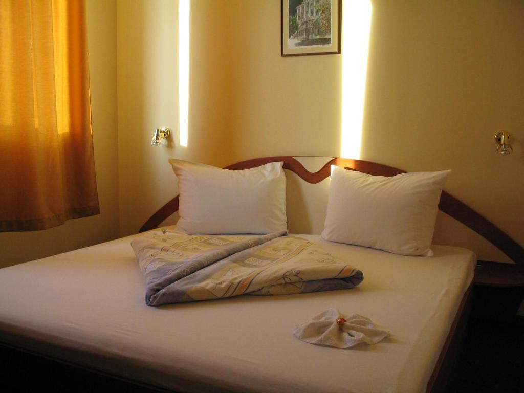 Family Hotel Familya Ruse Ruang foto