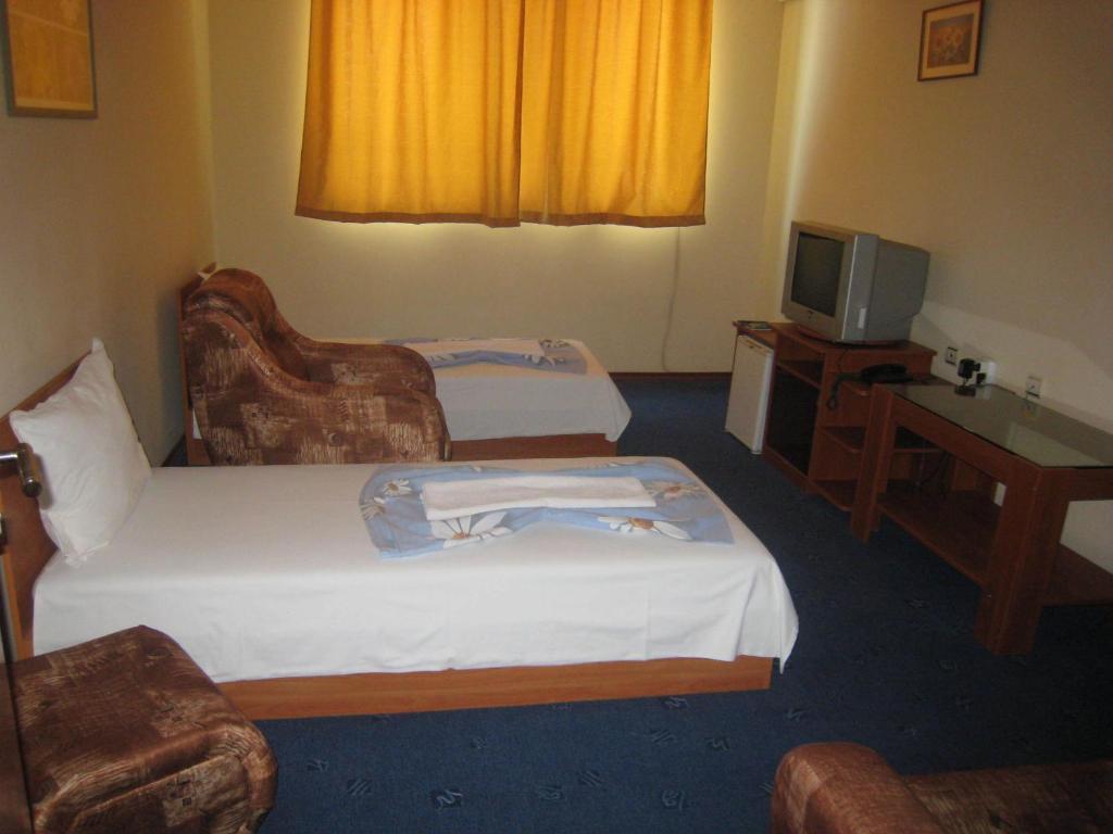 Family Hotel Familya Ruse Ruang foto