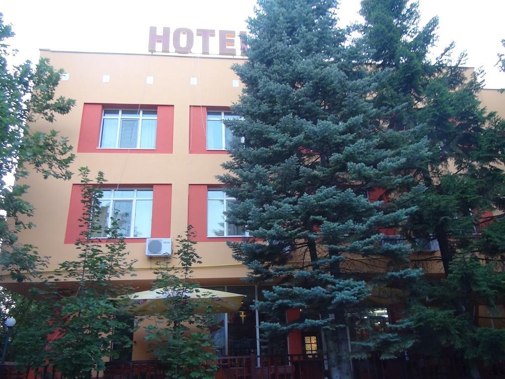 Family Hotel Familya Ruse Bagian luar foto