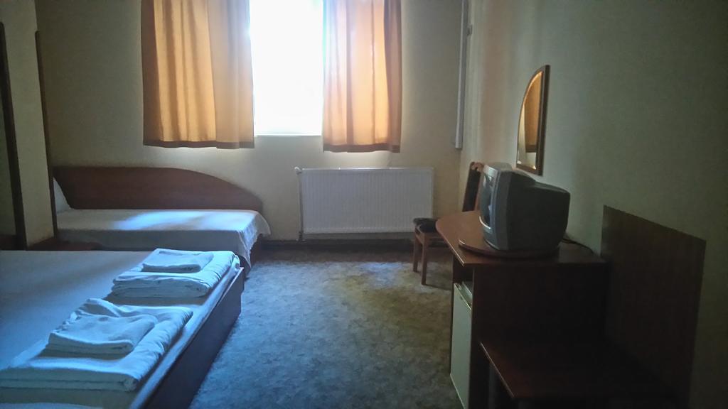 Family Hotel Familya Ruse Bagian luar foto