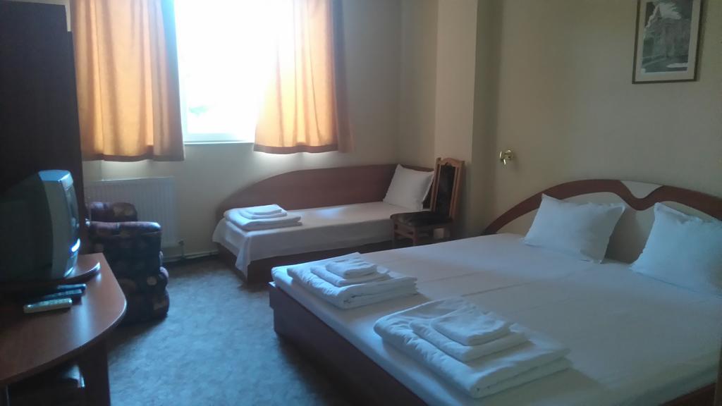 Family Hotel Familya Ruse Bagian luar foto